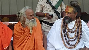शिवराज के गौ मंत्रालय बनाने के शिगूफे पर बिफरे साधु-संत, कंप्यूटर बाबा ने दिया दर्जा मंत्री पद से इस्तीफा