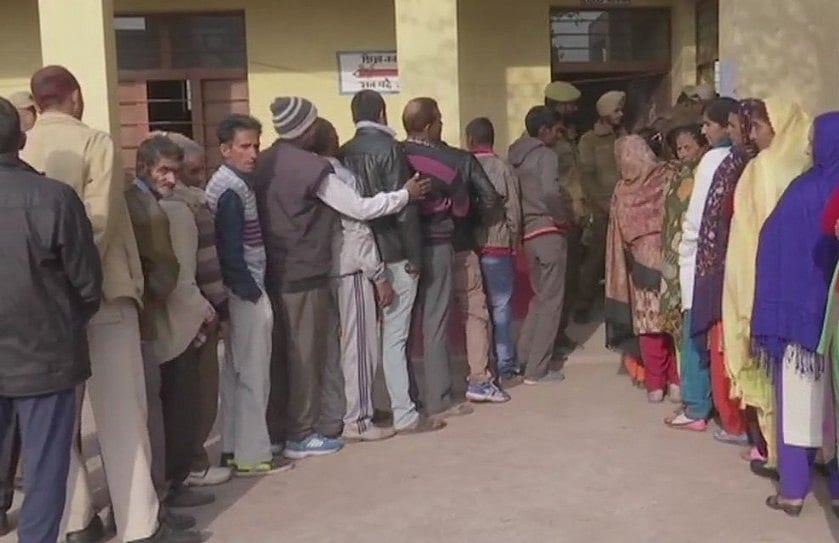 जम्मू-कश्मीर में पंचायत चुनाव का 5वां चरण, कड़ी सुरक्षा के बीच डाले जा रहे हैं वोट