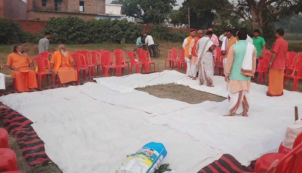 अयोध्या में धर्मसभा से पहले खौफ का आलम, 3500 से ज्यादा मुसलमानों ने किया पलायन