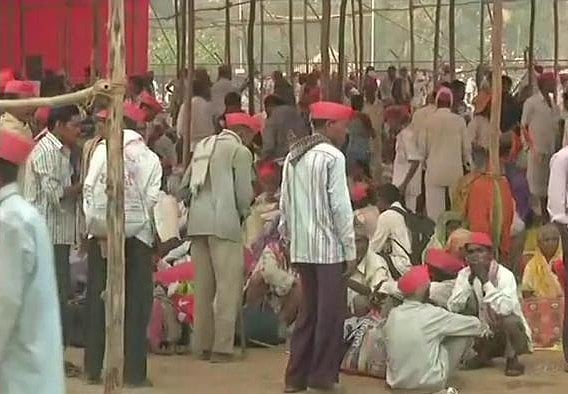 महाराष्ट्र: कई मांगों को लेकर ठाणे पहुंचा 20 हजार किसानों का विरोध मार्च, फडणवीस सरकार पर बेरुखी का आरोप