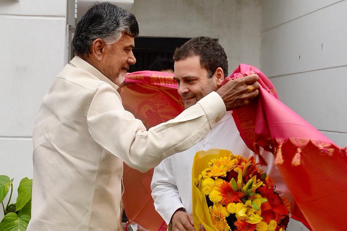 कर्नाटक उपचुनावों में कांग्रेस-जेडीएस गठबंधन की जीत के बाद पूरे देश में विपक्षी एकता बनाने का अभियान हुआ तेज