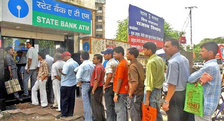 अगर देश के आधे एटीएम बंद हुए तो होंगे नोटबंदी जैसे हालात!  