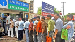 अगर देश के आधे एटीएम बंद हुए तो होंगे नोटबंदी जैसे हालात!