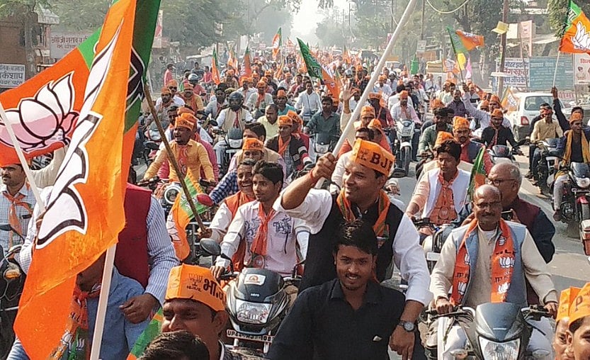 उत्तर प्रदेशः बीजेपी की कमल संदेश बाइक रैली में उड़ी नियमों की धज्जियां, सांसदों-विधायकों ने भी तोड़ा कानून