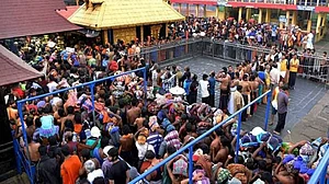 सबरीमाला: दर्शन के लिए 10 से 50 उम्र की 550 महिलाओं ने कराया ऑनलाइन रजिस्ट्रेशन, 16 नवंबर को खुलेगा मंदिर