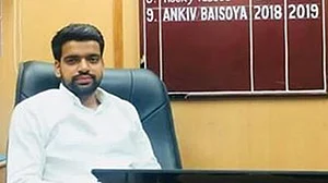 डूसू अध्यक्ष अंकिव बसोया को एबीवीपी ने किया सस्पेंड, एनएसयूआई ने बताया कोर्ट के डर से लिया फैसला