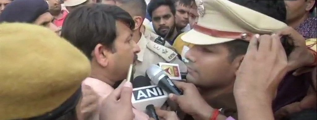बड़ी खबर LIVE: दिल्ली में सिग्नेचर ब्रिज के उद्घाटन पर मनोज तिवारी ‘आप’ समर्थकों से भिड़े, हुई धक्का-मुक्की
