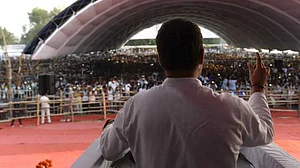 मध्य प्रदेश में राहुल गांधी का शिवराज पर हमला, कहा, पनामा का नाम लिया तो केस दर्ज, व्यापमं पर चुप्पी क्यों?
