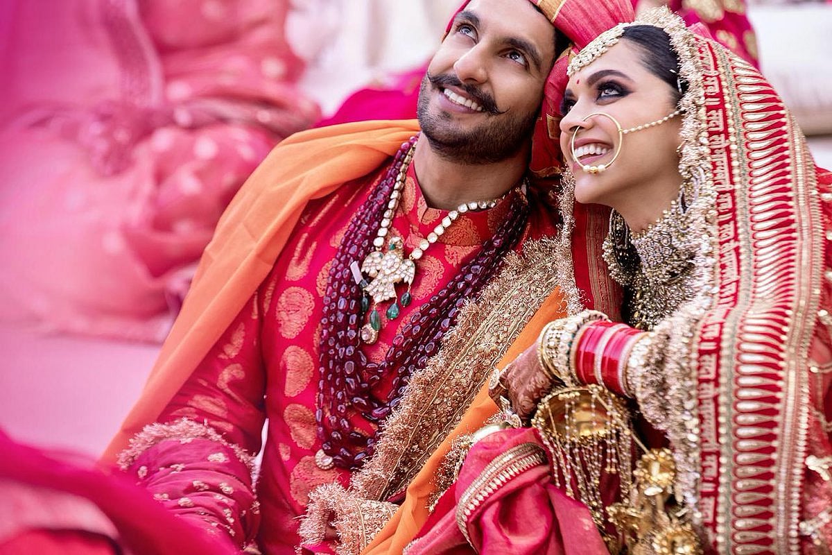 दीपिका-रणवीर की शादी की तस्वीरें आईं सामने, देखें मेंहदी से लेकर विदाई तक की झलकियां