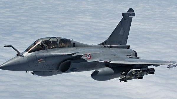 राफेल सौदे में नया खुलासा: विमान भी वही, विशेषताएं भी वही, लेकिन मोदी सरकार  चुकाएगी 40 फीसदी ज्यादा दाम