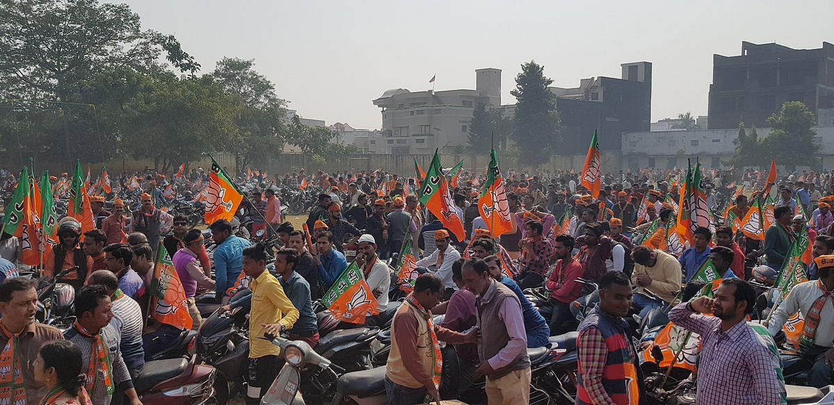 उत्तर प्रदेशः बीजेपी की कमल संदेश बाइक रैली में उड़ी नियमों की धज्जियां, सांसदों-विधायकों ने भी तोड़ा कानून