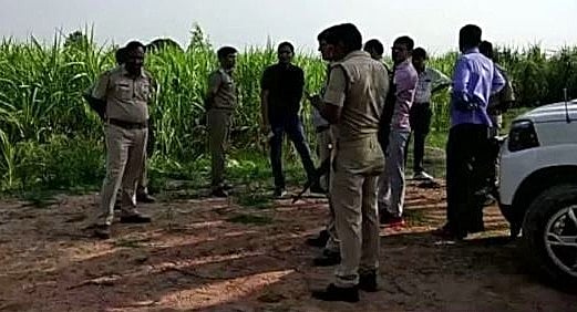 मेरठ एनकाउंटर: लाखों के इनामी बदमाश के पैर में और बेकसूर के सिर में गोली मारती है उत्तर प्रदेश पुलिस 