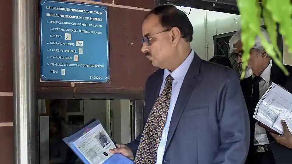 सीबीआई विवाद: आलोक वर्मा ने सीवीसी रिपोर्ट पर  सुप्रीम कोर्ट में दाखिल किया अपना जवाब, कल होगी सुनवाई