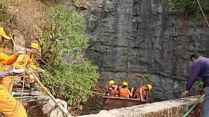 मेघालयः कोयला खदान में फंसे 14 मजदूरों का नहीं चल रहा पता, मानवाधिकार आयोग ने सरकार खिलाफ दर्ज किया मामला