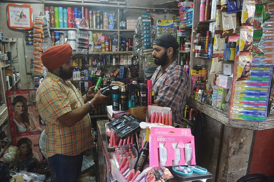 नोटबंदी और जीएसटी के बाद छोटे-मझोले उद्योगों में तेज़ी से कम हुई नौकरियां, 2014 से लगातार गिर रहा मुनाफा-सर्वे