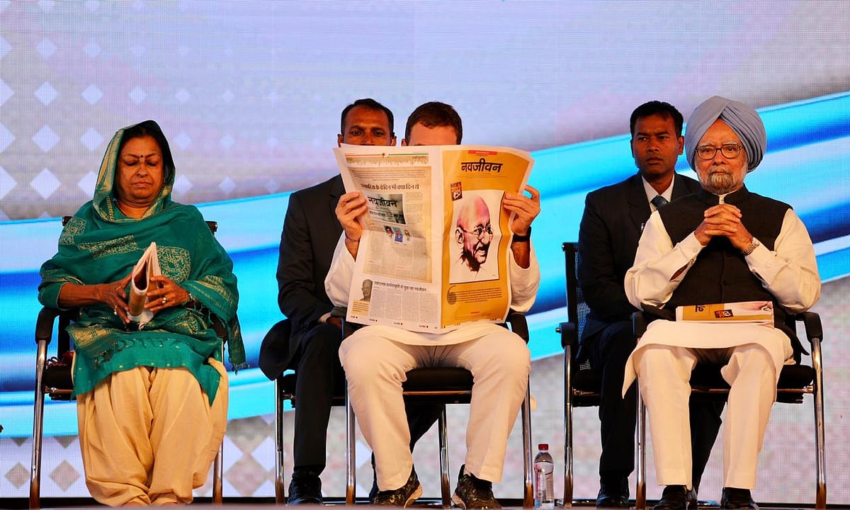 ‘संडे नवजीवन’ के महात्मा गांधी विशेषांक का विमोचन, मीडिया को सरकार के दबाव से मुक्त कराने का आह्वान