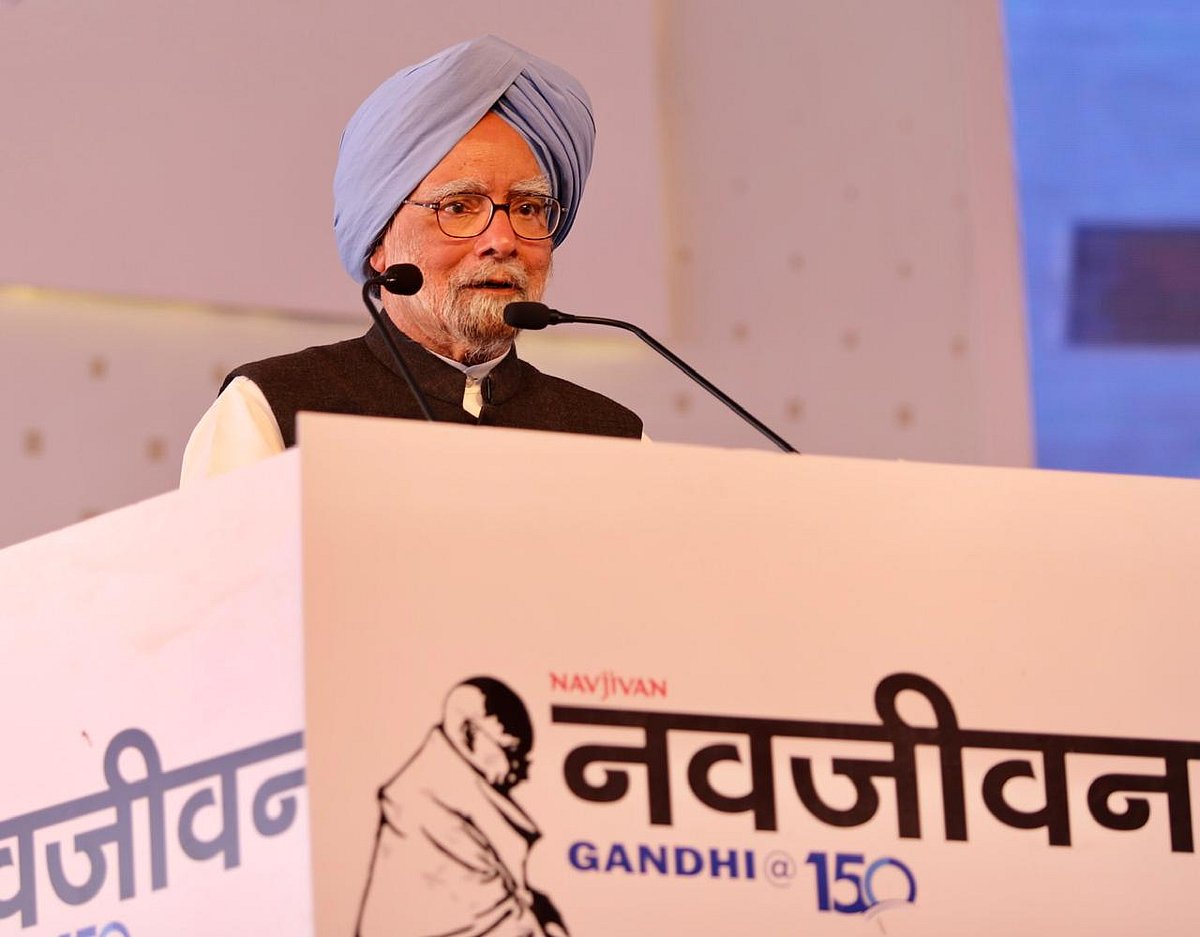 ‘संडे नवजीवन’ के महात्मा गांधी विशेषांक का विमोचन, मीडिया को सरकार के दबाव से मुक्त कराने का आह्वान