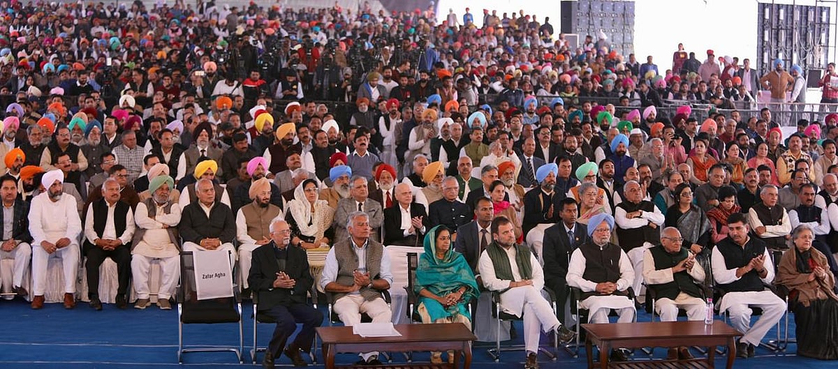 ‘संडे नवजीवन’ के महात्मा गांधी विशेषांक का विमोचन, मीडिया को सरकार के दबाव से मुक्त कराने का आह्वान
