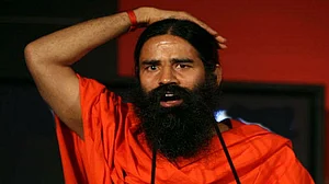 मोदी सरकार के जीएसटी का रामदेव की पतंजलि को भी लगा करंट, 5 साल में पहली बार घटी कमाई