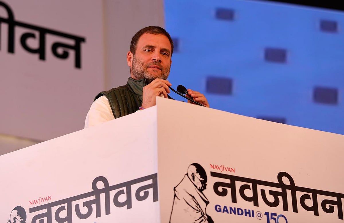 ‘संडे नवजीवन’ के महात्मा गांधी विशेषांक का विमोचन, मीडिया को सरकार के दबाव से मुक्त कराने का आह्वान