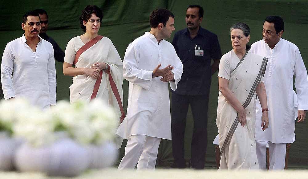 कांग्रेस ने सौंपी कमलनाथ को कमान: हर संकट में सदा साथ खड़े रहे पार्टी के