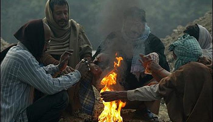पहाड़ी इलाकों में बर्फबारी से  दिल्ली समेत पूरे उत्तर भारत में शीतलहर, ठंड ने किया जीना मुहाल 