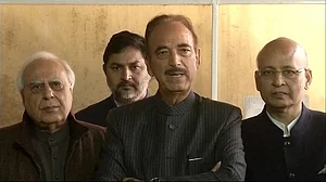 राफेल पर कांग्रेस ने तेज़ की हमलों की धार, कहा जेपीसी से कम पर कोई समझौता नहीं, विशेषाधिकार हनन का नोटिस दिया