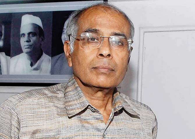 नरेंद्र दाभोलकर मर्डर केस: चार्जशीट दाखिल नहीं कर पाई सीबीआई, कोर्ट ने तीनों आरोपियों को दी जमानत