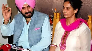 अमृतसर रेल हादसा: 300 पन्नों की जांच रिपोर्ट में नवजोत सिंह सिद्धू और उनकी पत्नी को क्लीन चिट