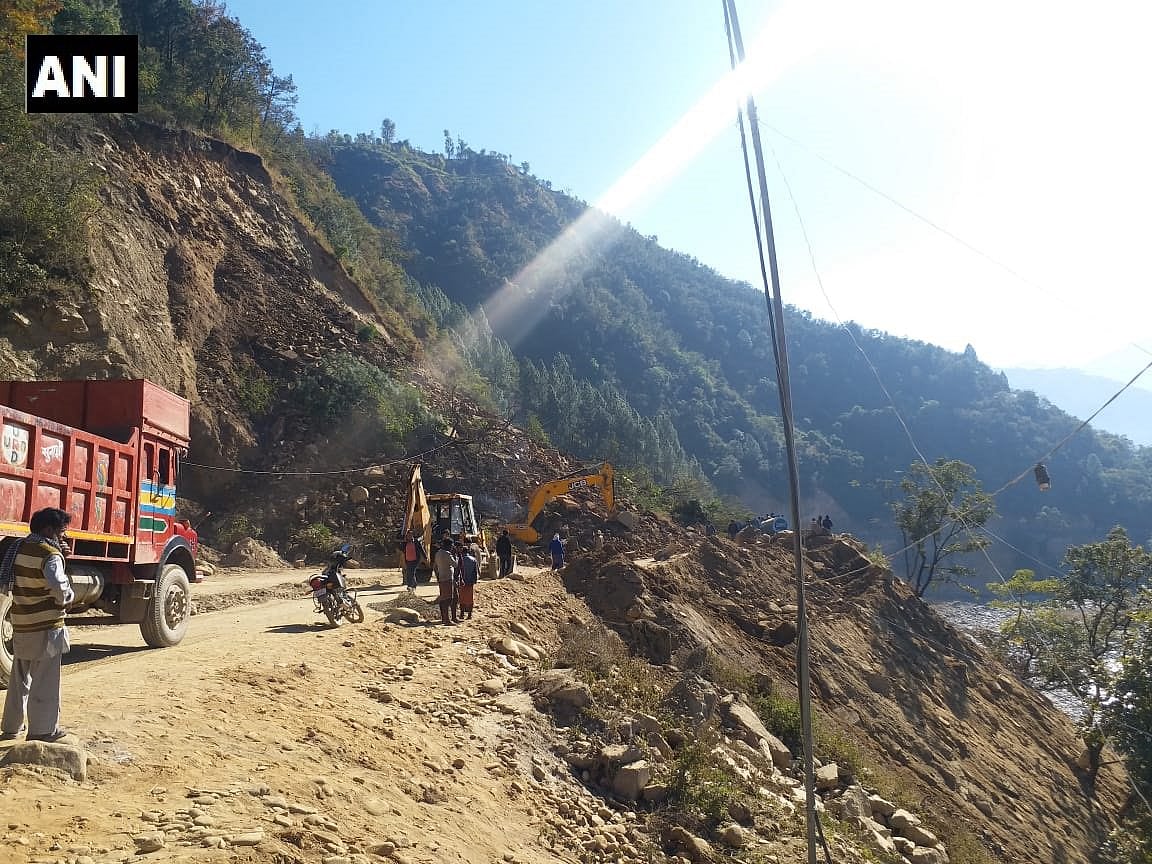 केदारनाथ हाइवे पर  चट्टान खिसकने से  7 मजदूरों की मौत, कई घायल, राहत और बचाव कार्य जारी