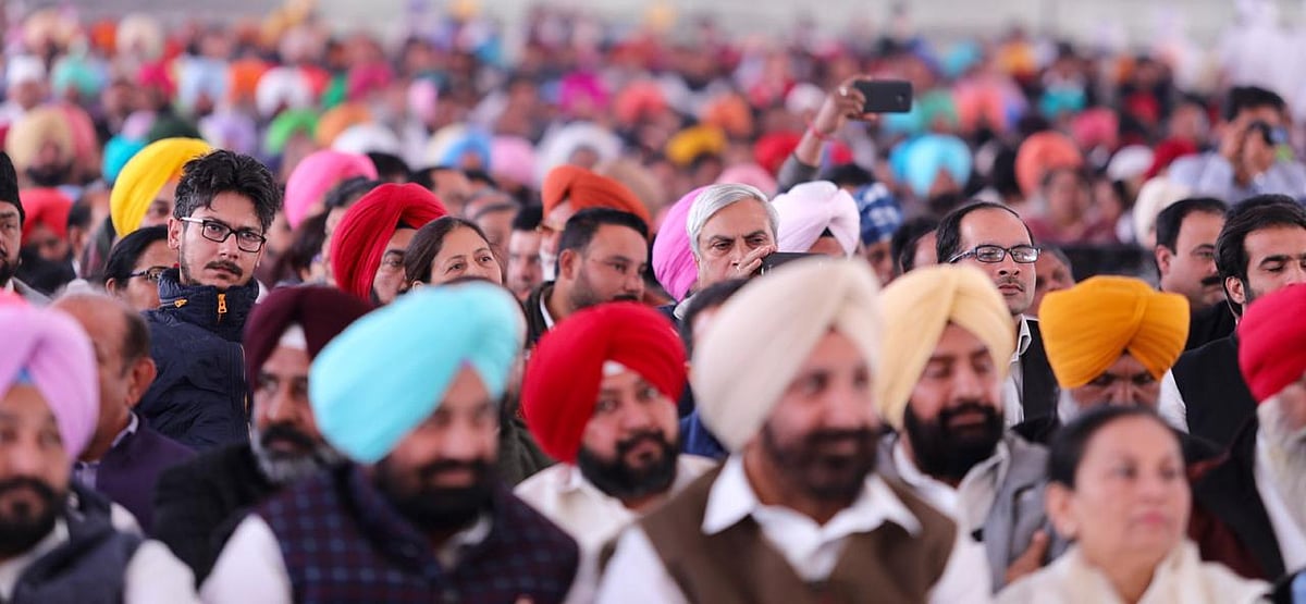 ‘संडे नवजीवन’ के महात्मा गांधी विशेषांक का विमोचन, मीडिया को सरकार के दबाव से मुक्त कराने का आह्वान