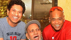 सचिन तेंदुलकर के गुरु रमाकांत आचरेकर का निधन, क्रिकेट की दुनिया में शोक की लहर