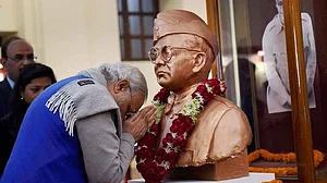 राम पुनियानी का लेखः राष्ट्र नायकों पर कब्जा करने की मुहिम में जुटा संघ, पटेल के बाद नेताजी की बारी