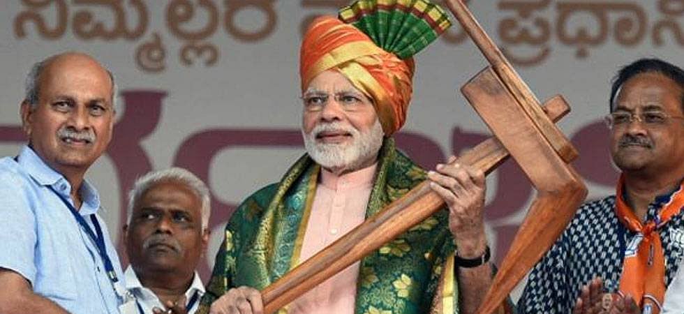 कृषि संकट पर जब खिसकने लगी बीजेपी की ज़मीन, तो  किसान कर्ज माफी को पीएम कहने लगे ‘लॉलीपॉप’