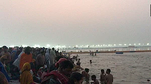 मकर संक्रांति: श्रद्धालुओं ने लगाई ‘आस्था की डुबकी’, जाने आज के दिन क्या करें और क्या नहीं?