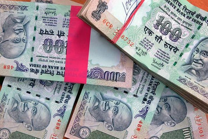 नए साल में भी भारतीय मुद्रा  हुआ कमजोर, डॉलर के मुकाबले रुपया पहुंचा 71 के पार