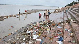 गंगा सफाई का हालः तथ्यों की जगह झूठे दावों वाली खबरों से किया जा रहा है सफाई का दावा
