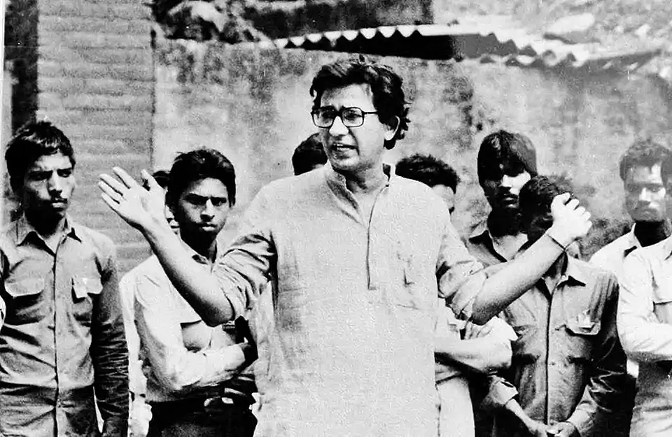 जब उसे बीच सड़क मार डाला गया : आज सफदर हाशमी का शहादत दिवस है