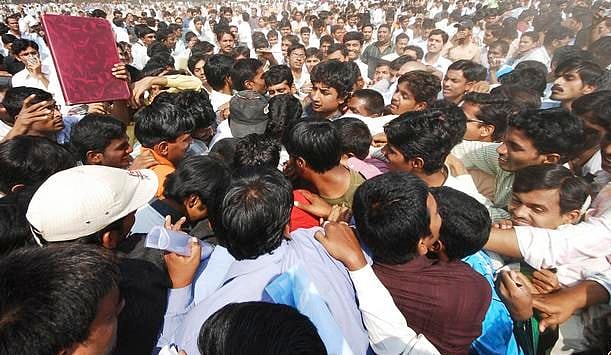 सवर्ण आरक्षण लागू, लेकिन मोदी सरकार में नौकरी है कहां! तीन साल से सरकारी भर्तियों में लगातार गिरावट जारी
