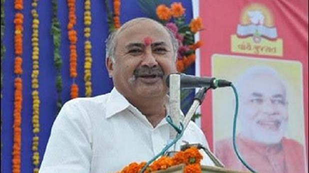 ‘रोल मॉडल’ गुजरात में बेलगाम बदमाश, चलती ट्रेन में बीजेपी  के पूर्व विधायक जयंती भानुशाली की गोली मारकर हत्या
