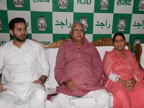 आईआरसीटीसी  मामला: लालू यादव, राबड़ी और तेजस्वी यादव को मनी लॉन्ड्रिंग मामले में नियमित जमानत