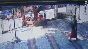 केरल में पुलिस स्टेशन पर बम फेंकने वाले संघ कार्यकर्ता का वीडियो वायरल, 4 के खिलाफ मामला दर्ज