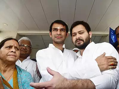 नए साल पर तेजप्रताप के नहीं बदले तेवर, राबड़ी और तेजस्वी से मिलने के बाद कहा- ऐश्वर्या से तलाक पर अब भी कायम