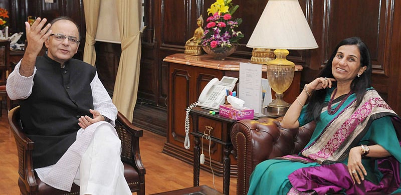 चंदा कोचर के खिलाफ जिस सीबीआई अफसर ने दर्ज की एफआईआर, उसे दिखा दिया गया बाहर का रास्ता, जेटली के ब्लॉग के बाद एक्शन