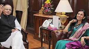 चंदा कोचर के खिलाफ जिस सीबीआई अफसर ने दर्ज की एफआईआर, उसे दिखा दिया गया बाहर का रास्ता, जेटली के ब्लॉग के बाद एक्शन