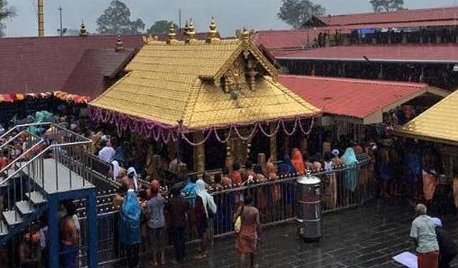 सबरीमाला: सैकड़ों साल की परंपरा  तोड़ 40 साल की 2 महिलाओं ने किए  दर्शन, शुद्धिकरण के लिए मंदिर बंद