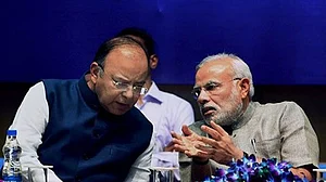 पहले सरकार ने कहा था, आरबीआई से नहीं चाहिए एक भी पैसा, अब घाटा कम करने के लिए फैलाया हाथ