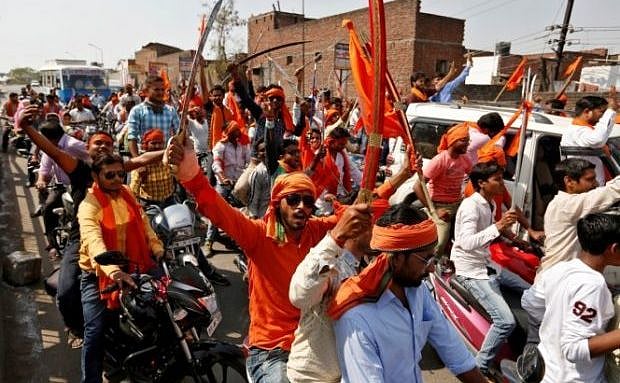 आम चुनाव से पहले देश के हर हिस्से में गहरे होने लगे हैं  कट्टरता और उग्र राष्ट्रवाद के साए
