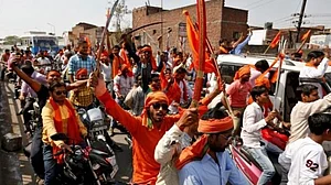 आम चुनाव से पहले देश के हर हिस्से में गहरे होने लगे हैं कट्टरता और उग्र राष्ट्रवाद के साए
