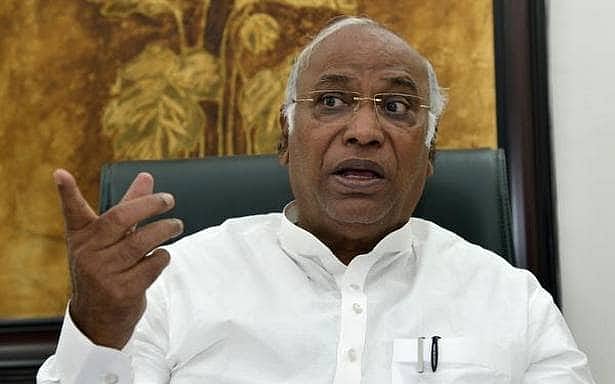एक्सक्लूसिव: आलोक वर्मा पर बैठक में डरे हुए दिखे प्रधानमंत्री, हर हाल में उन्हें सीबीआई से हटाना चाहते थे- खड़गे